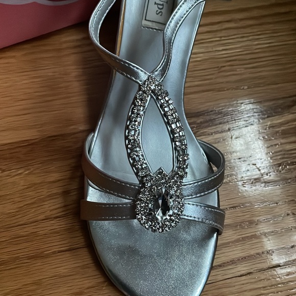 Silver, Mindy Touch Ups, dress shoes, with some sparkle! - Picture 2 of 7